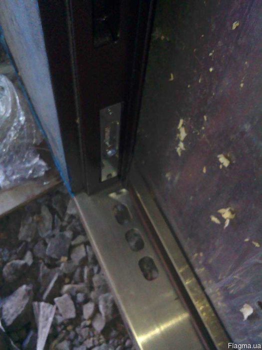 Металеві двері 960 — розпродаж