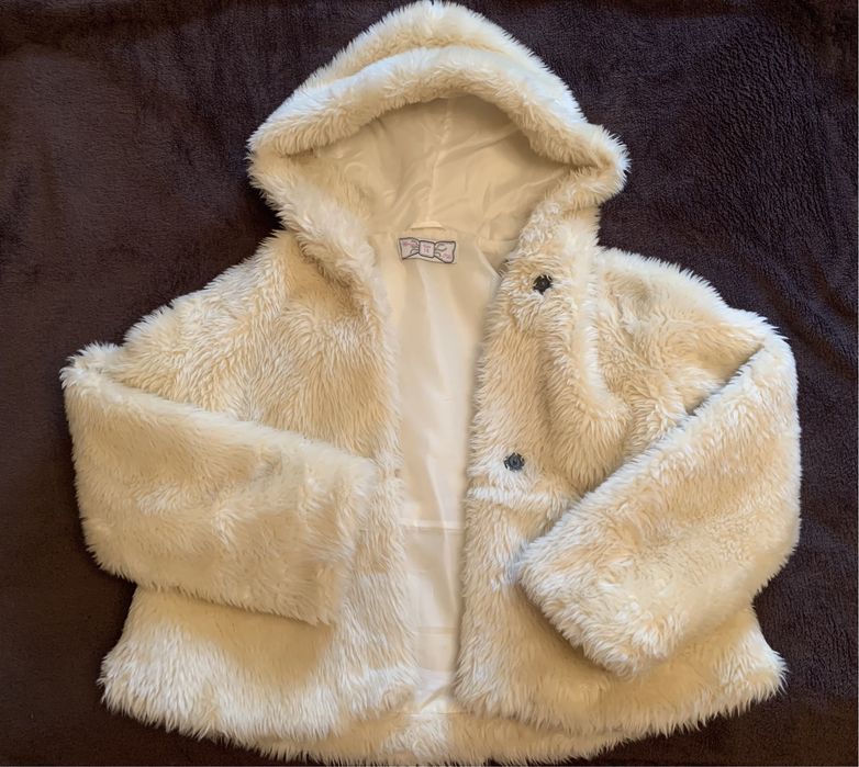 Напівшубка  молочно-кремового  кольору з штучного хутра