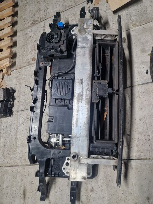 Hyundai kona electric установочна панель, касета радіаторів. Телевизор