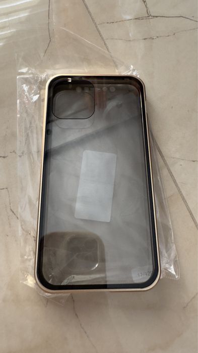 Magnetyczne etui IPhone 12 Pro.