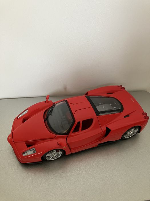 Carro Ferrari Enzo