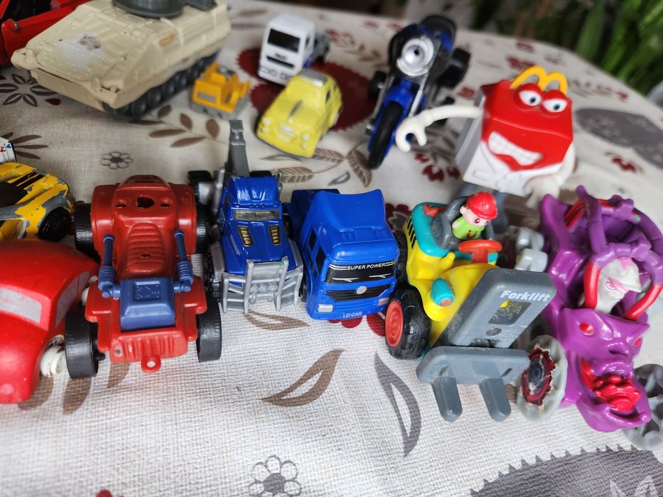 Лот игрушек машинок