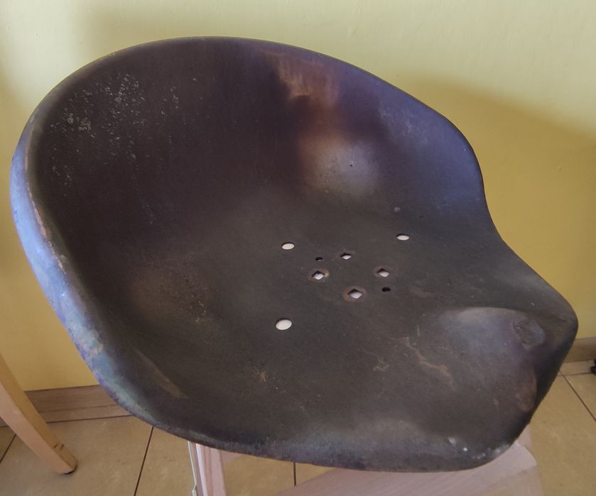 Stare siedzisko od maszyny rolniczej