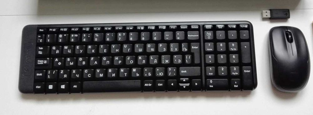 Комплект беспроводной клавиатура и мышь Logitech K220