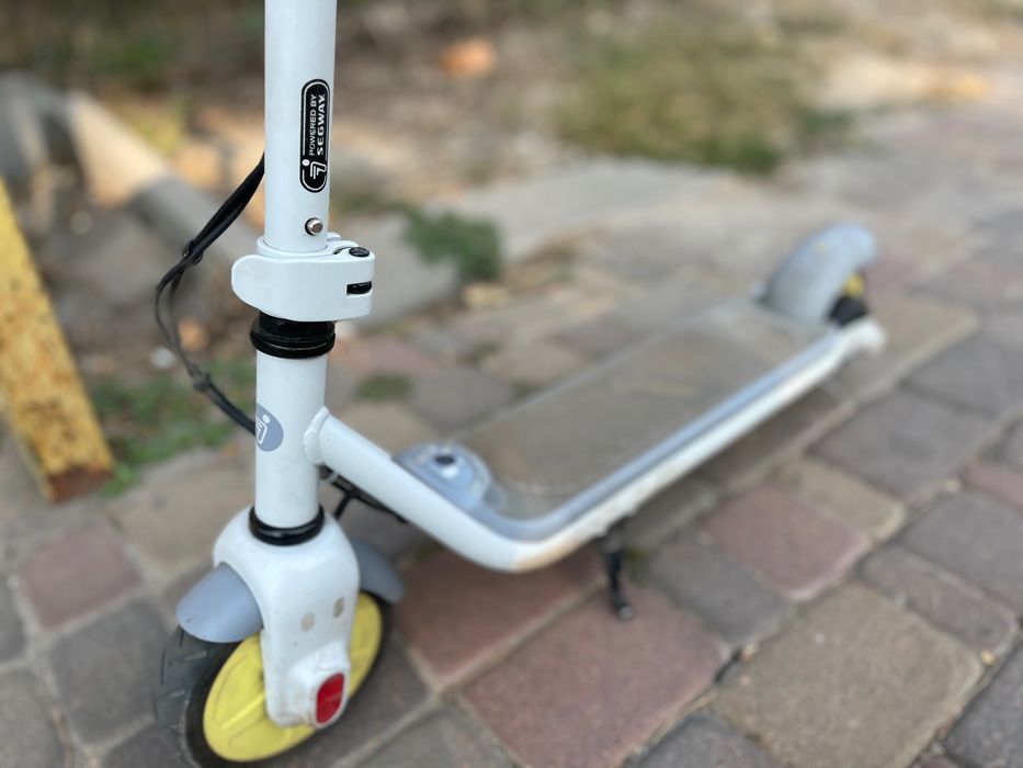 Електросамокат дитячий  ninebot segway c8