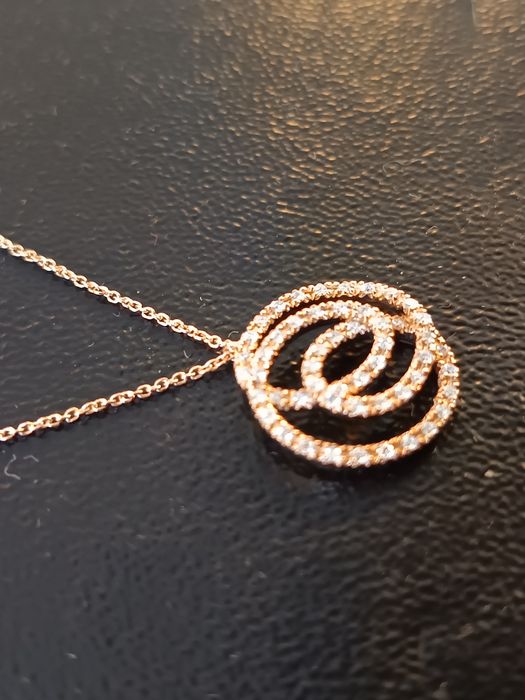 Fio em ouro 19k com 52 pedras diamante