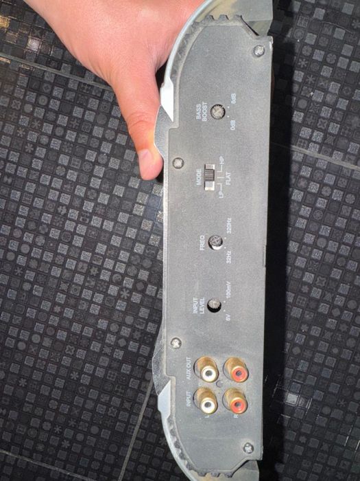 Підсилювач звуку JBL