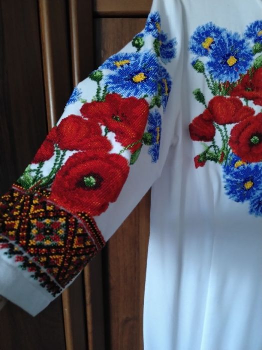 Плаття вишите бісером.