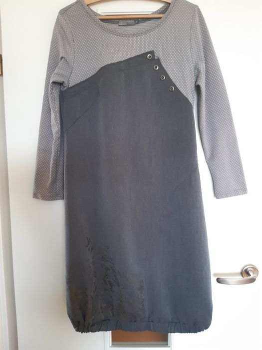 Sukienka w odcieniach szarości