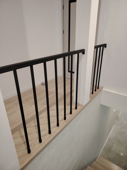 Schody metalowe stalowe loft z barierką