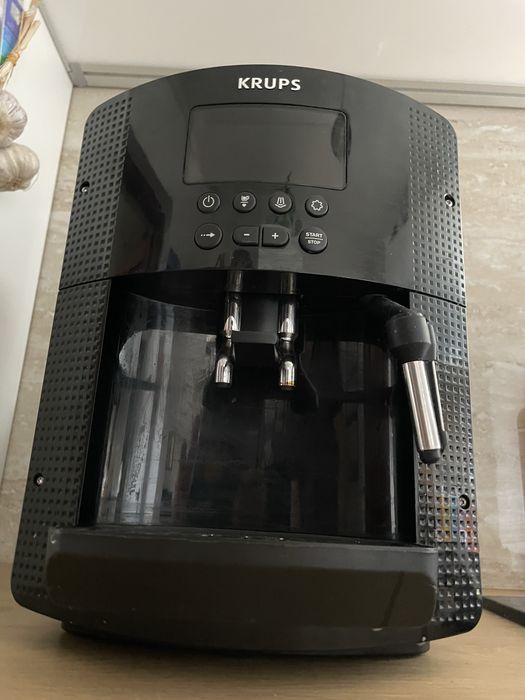 Ekspres ciśnieniowy do kawy Krups Essential EA816B70