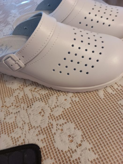 Klapki damskie medyczne skórzane rozm.39