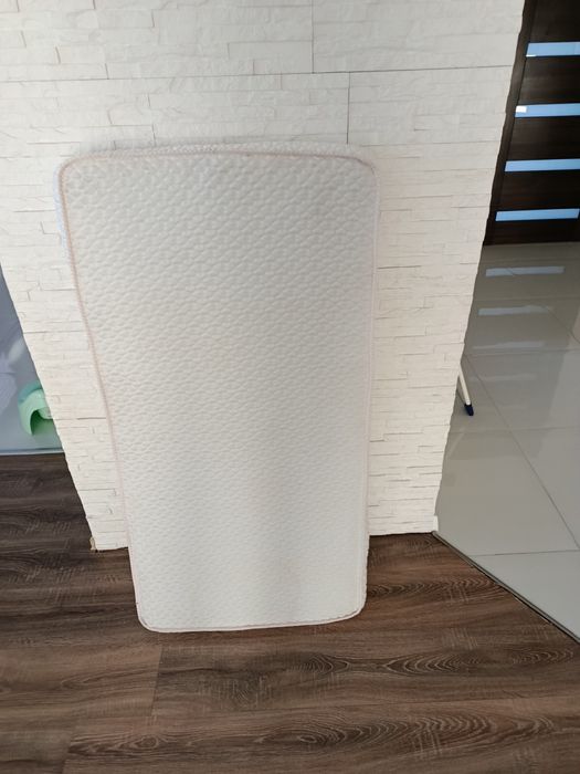 materac do łóżeczka jak nowy