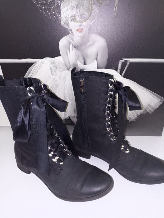 Skórzane botki Booci z łańcuchem wiązane oryginalną wstążką R.41