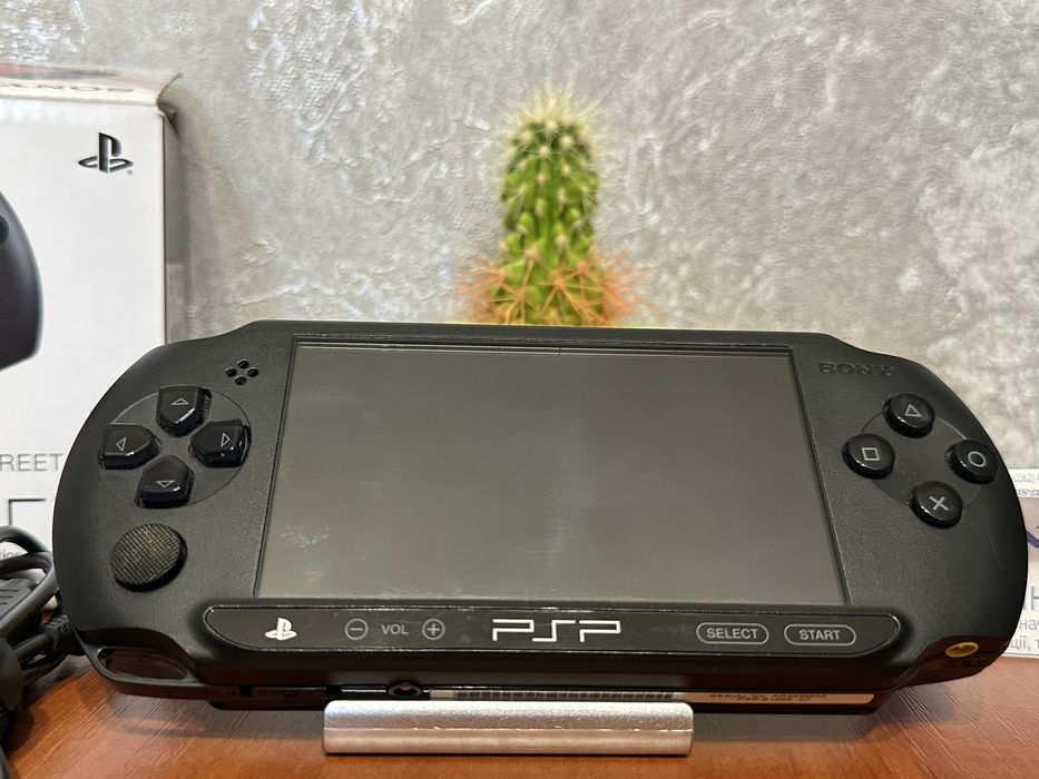 PSP Street E1008 Як Нова Повний Комплект