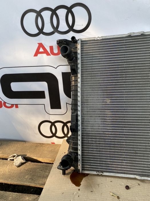 Радіатор охолодження двигуна основний Audi A4 B8 A5 Q5 A6 A7 автомат