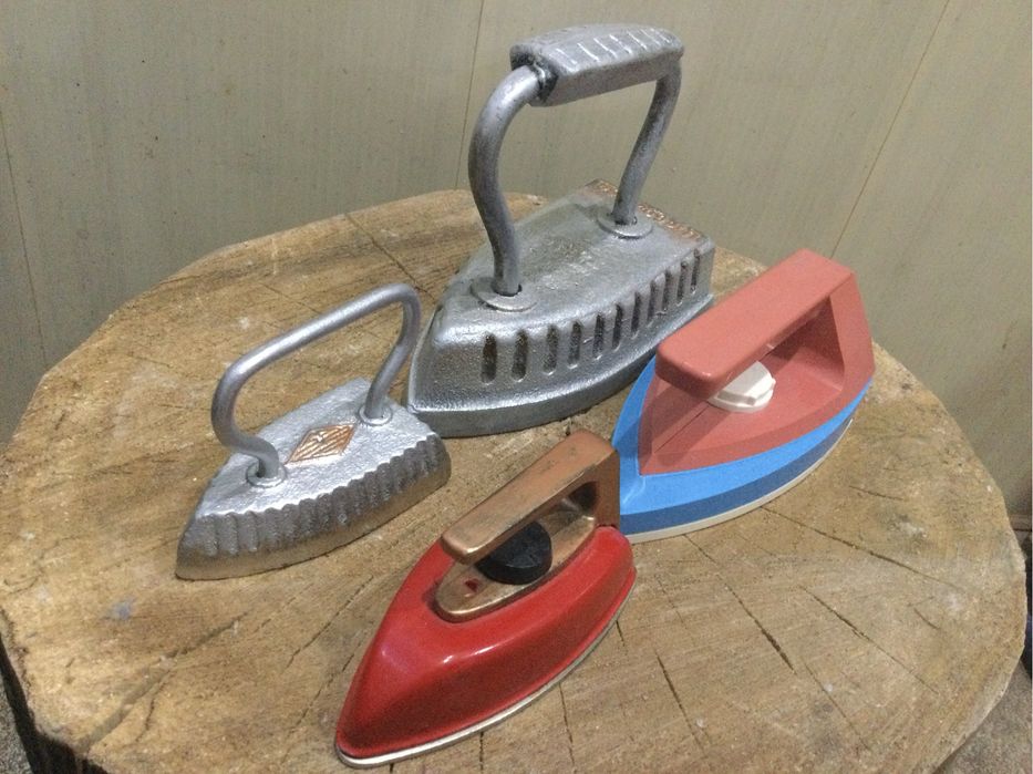 Продам утюги разные.