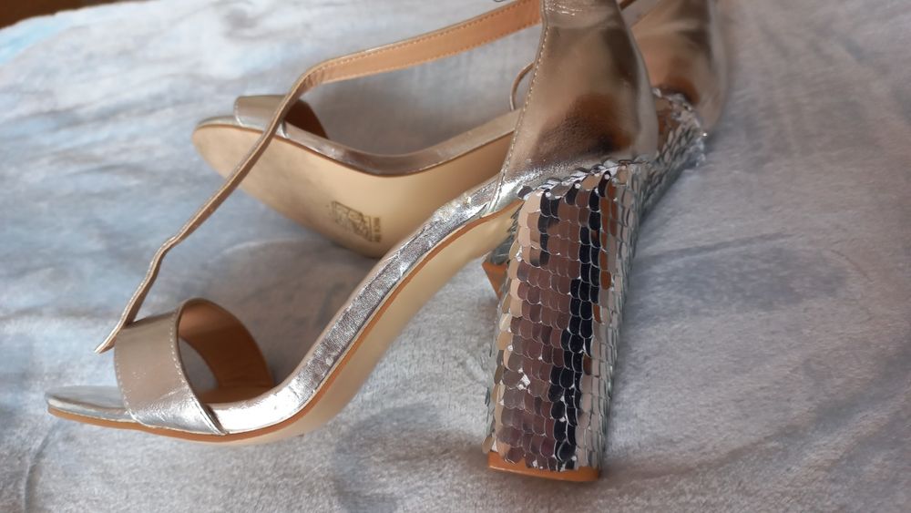 Sandálias prateadas