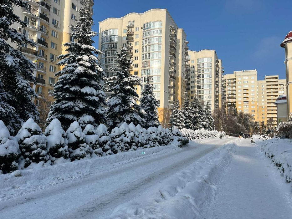 Продаж неж приміщення 1 пов ЖК Чайка(до метро 10 хв) 200м кв  дешево