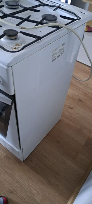 Kuchenka gazowa z piekarnikiem elektrycznym