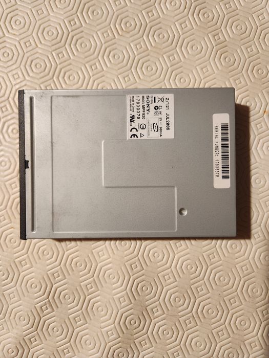 Selling SONY floppy drive64585765747202120