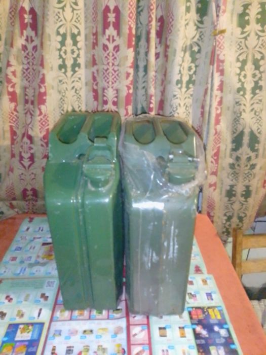 Продаются канистры на 20 л.