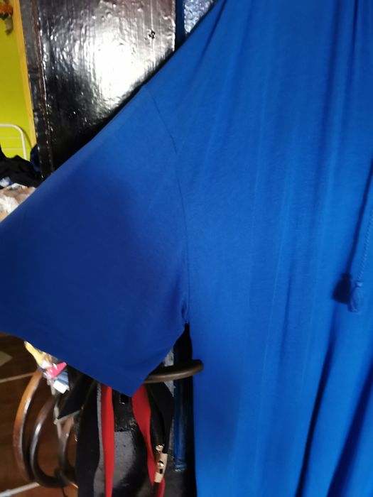 Bluzka z dekoltem wiązanym niebieska