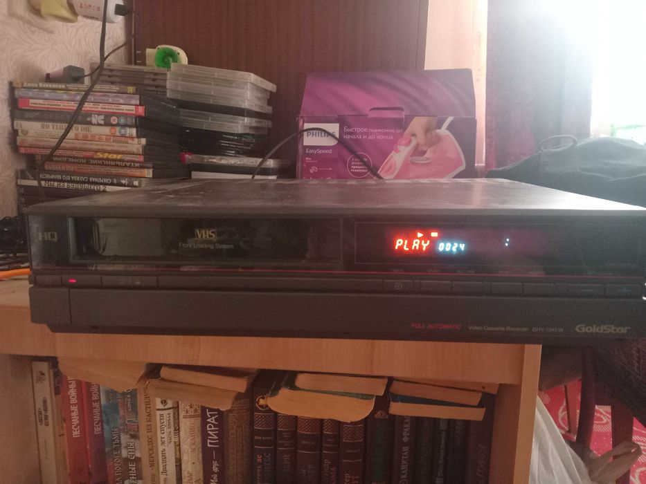 Продам vhs проигрыватель goldstar