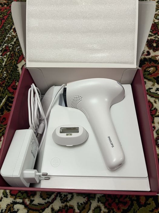 Фотоепілятор Philips Lumea Series 7000