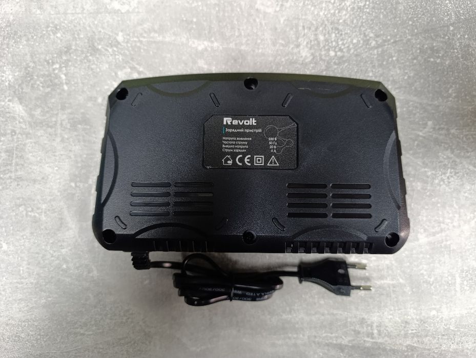 Зарядное устройство Revolt CH 20/4 Dual М1 series