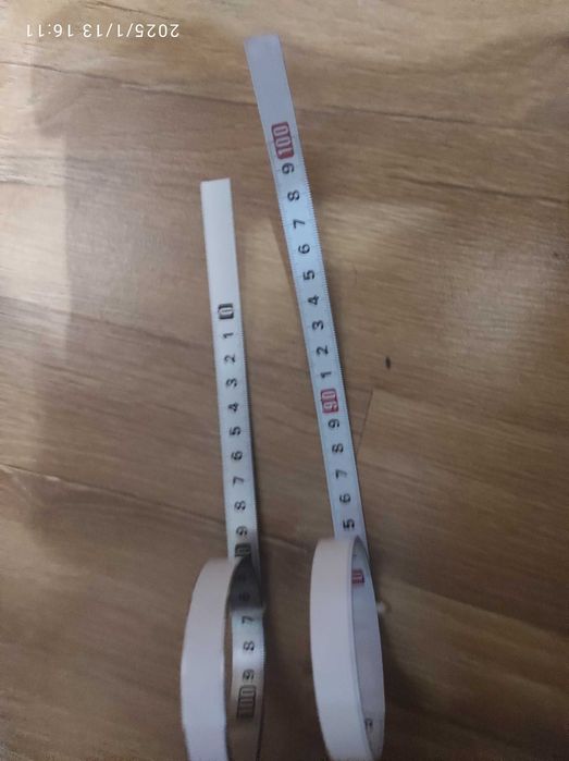 Miara samoprzylepna 1m od lewej do prawej