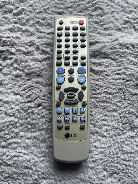 Piloty do tv stan b dobry. Zapraszam