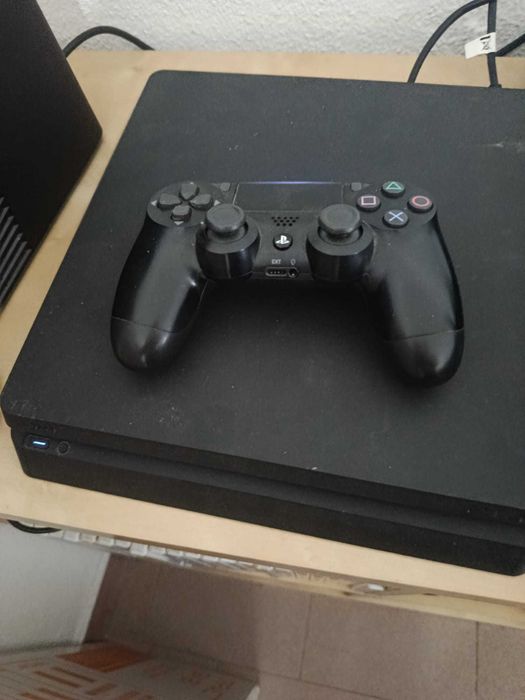 Consola PS4 Slim 1 TB + comando + 6 jogos + caixa original