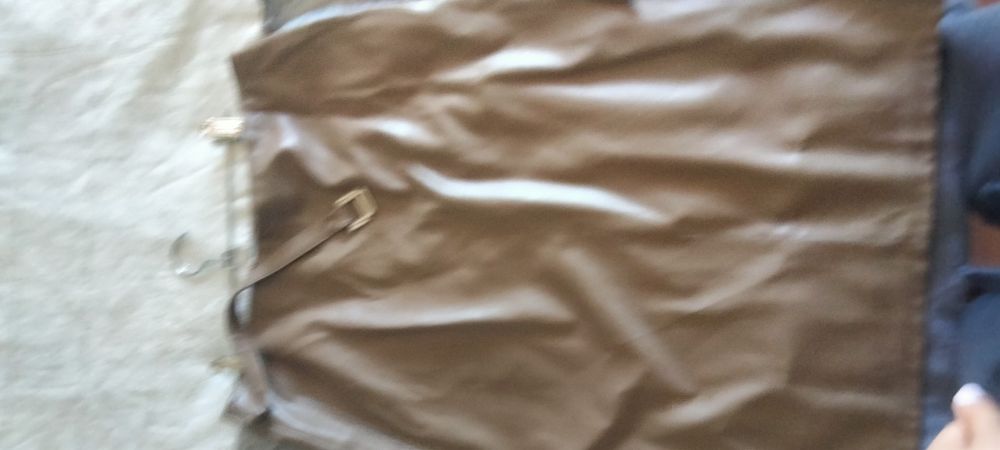 Saia Berskha castanha pele