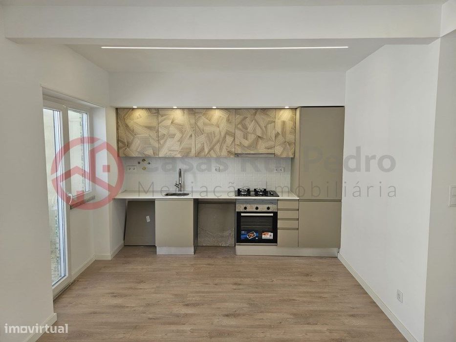 Apartamento T2 com sotão aproveitado, remodelado, na Reboleira, Ama... — Venteira, Lisboa