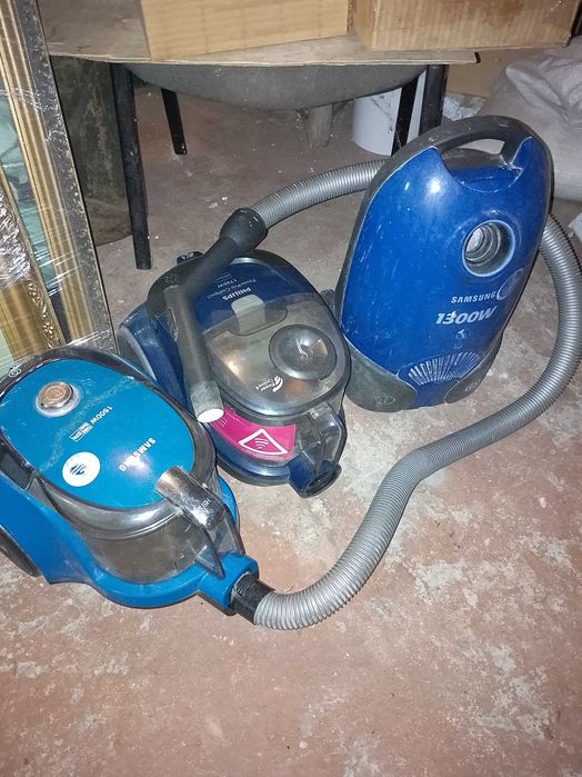 Два нерабочих пылесоса