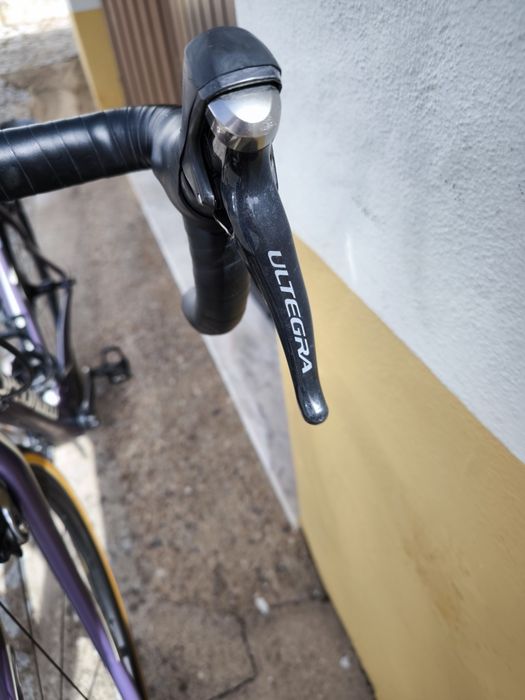 Specialized Roubaix com rodas Roval carbono