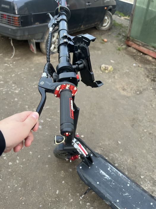 Електросамокат tesla рік випуску 2024 ,торг присутній