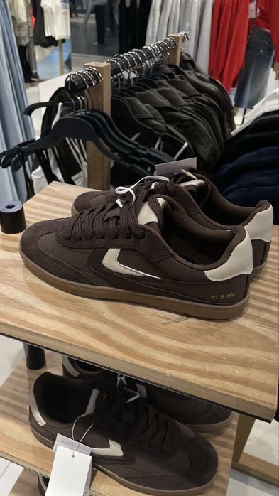 Кросівки Bershka