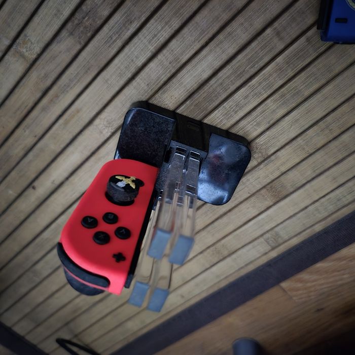 Vendo switch oled branco com garantia e mais 3 comandos