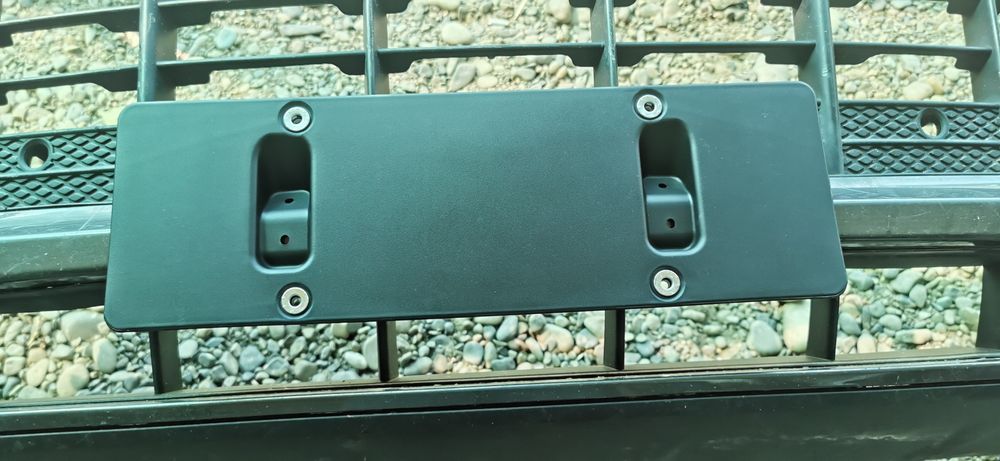 Macan подиум номерного знака