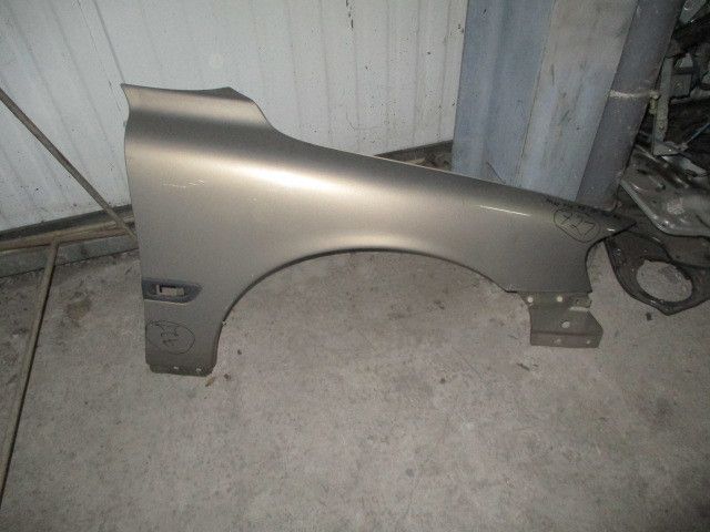 Guarda-lamas direito VOLVO V70 II (SW)