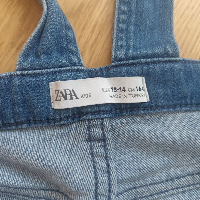 Jeans ogrodniczki ZARA. 164