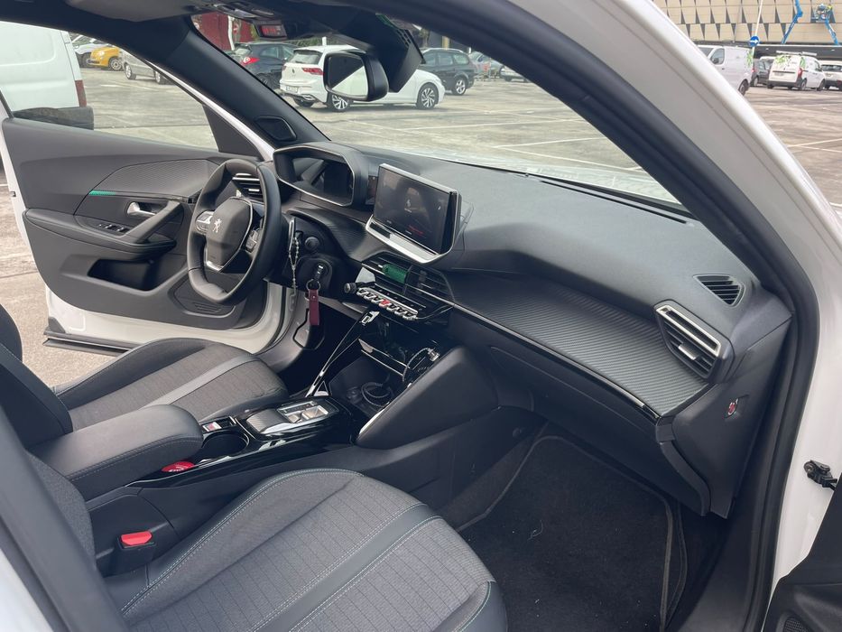 Peugeot 2008 1.2 PureTech Allure EAT8
