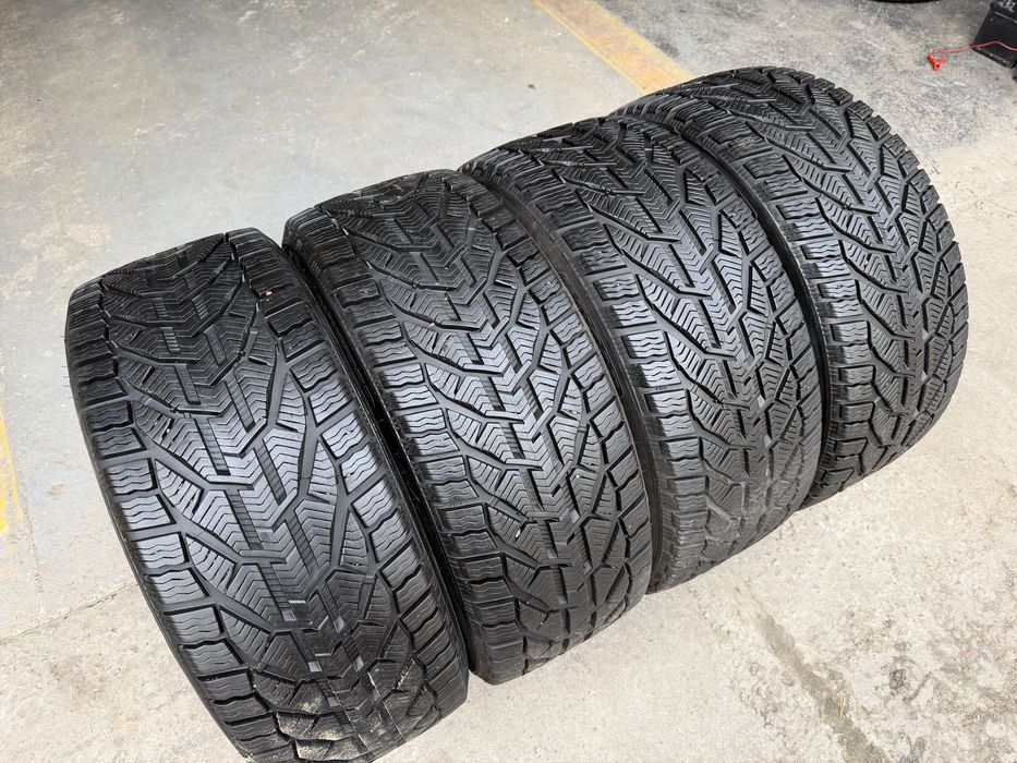 Шини зимові R18 235 45 Tigar winter Склад Осокорки RLX