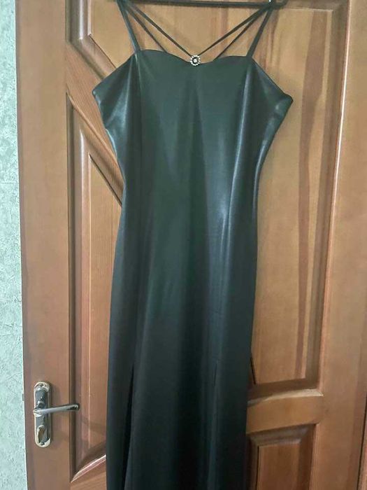 Наряд на випускний вечір. Сарафан на шлейках