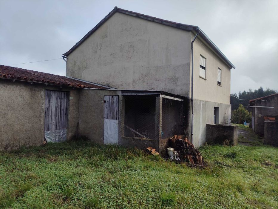 Moradia Isolada para Recuperar com Terreno