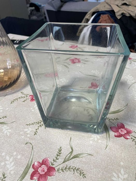 Mesa secretária  e loicas