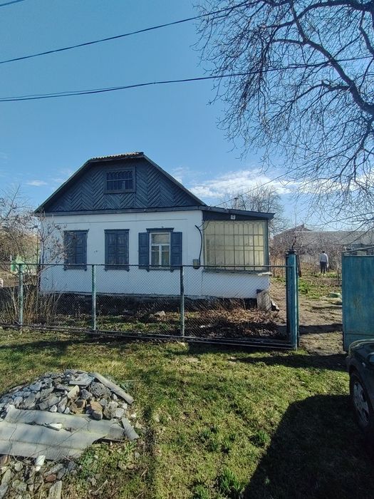 Продам будинок у м. Карлівка