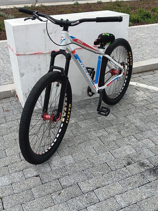 Vendo bicicleta nova